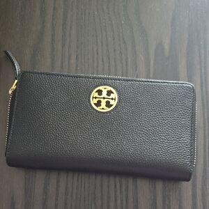 Tory Burch Black Leather Wallet